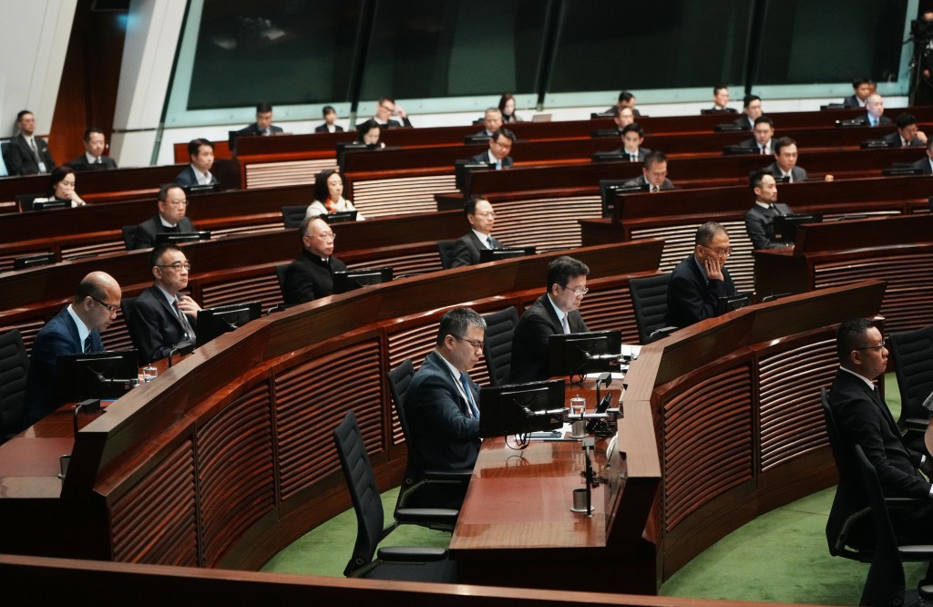 立法會大會今早續會，審議「制訂香港特區發展願景，主動對接國家十五五規劃」的無約束力議員議案。資料圖片