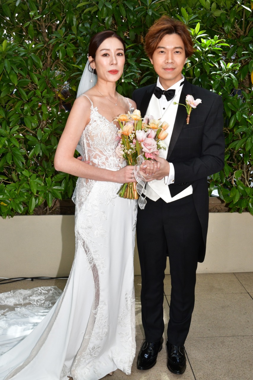 TVB娛樂新聞台主播王鎮泉與圈外女友Vanilla今日拉埋天窗舉行婚禮。