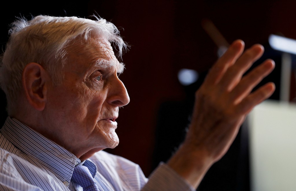 古迪纳夫于2019年，以97岁之龄得诺贝尔奖化学奖，是诺贝尔奖最年长的得奖