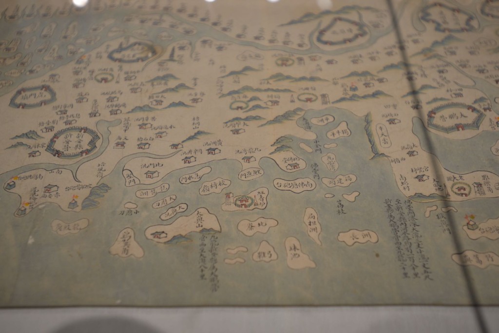 《東西匯流-13至18世紀的海上絲綢之路》展覽，明日起展出3個月。梁譽東攝