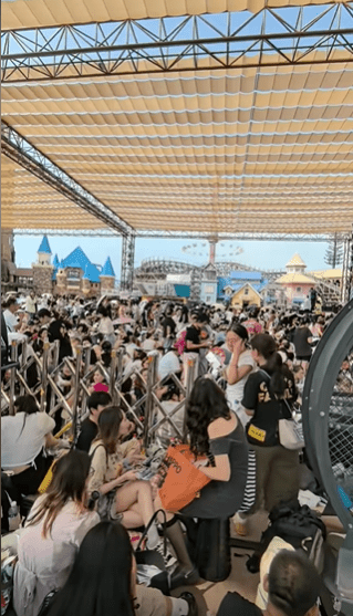 深圳歡樂谷夏浪音樂節人山人海。 抖音 深圳歡樂谷夏浪音樂節人山人海。 抖音
