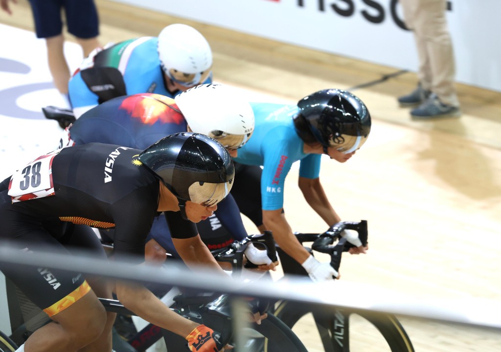 朱浚瑋（藍衫黑頭盔)在淘汰賽決賽中。徐嘉華攝