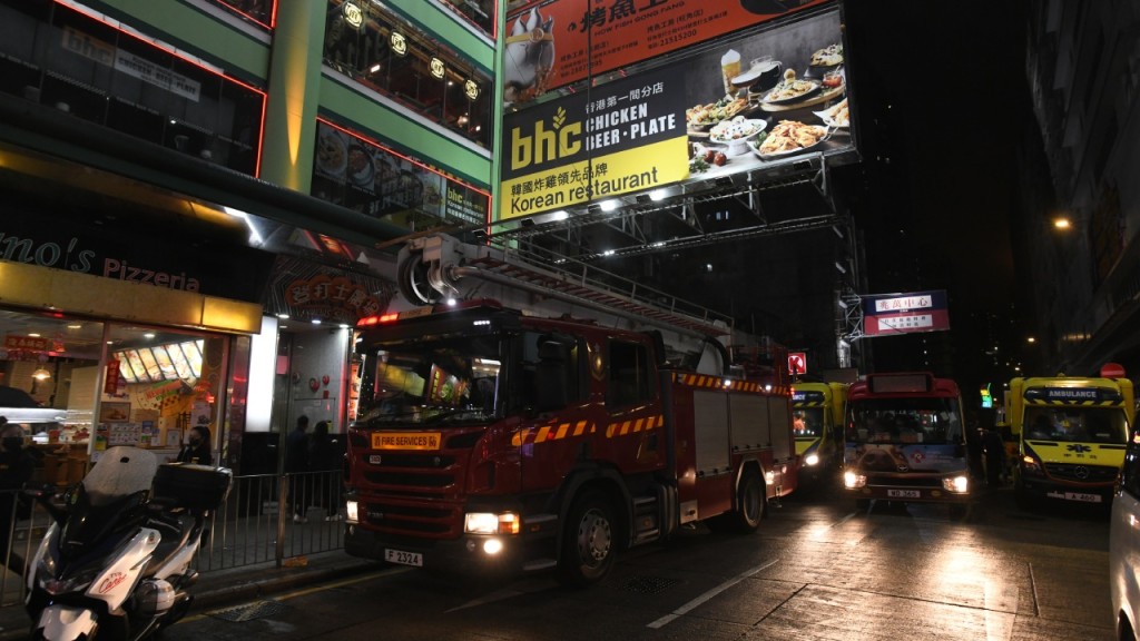 旺角樓上火鍋店廚房爐頭搶火 兩職員吸濃煙不適送院