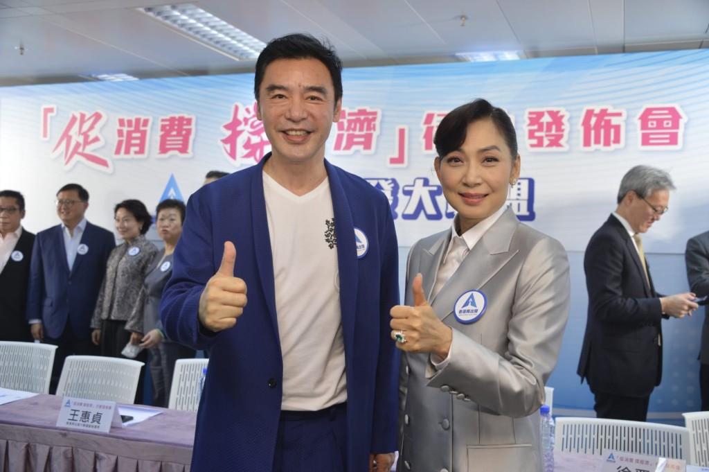 Cally與鍾鎮濤齊撐「香港再出發大聯盟」。