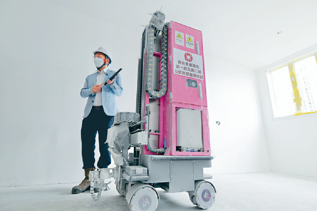 ■房屋委員會在青康路北地盤,首次使用數碼化室內油漆噴塗機械人。