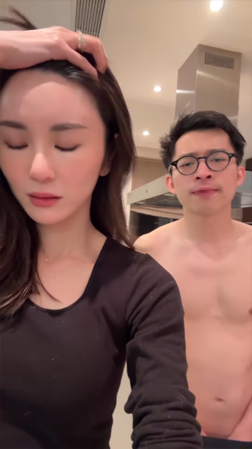 裕美表情相當無奈。 裕美表情相當無奈。