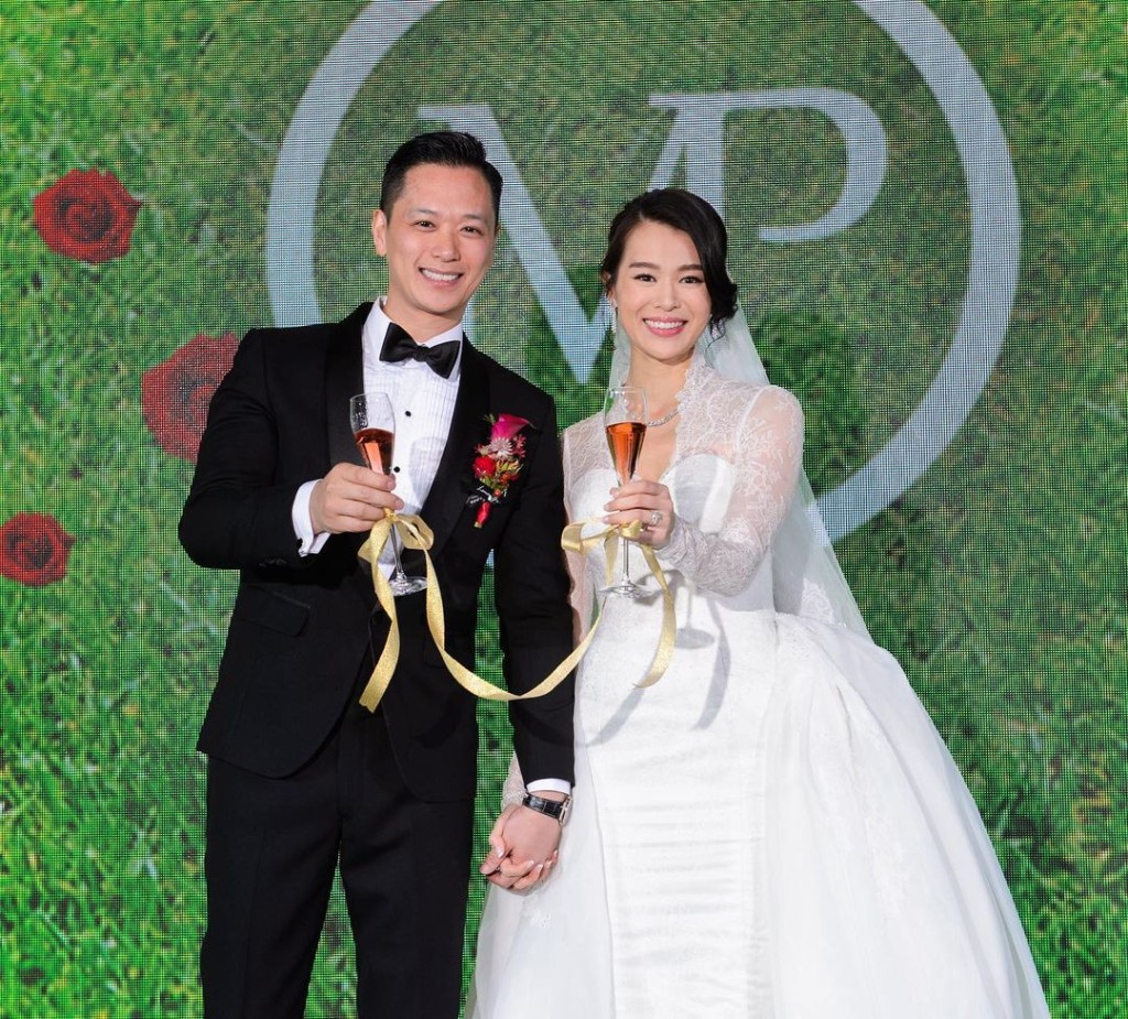 胡杏兒在2017年嫁李乘德，其後先後誕下三子。