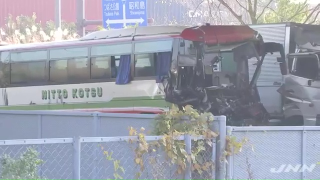 意外中一名50多歲高速巴士司機死亡。(網圖)