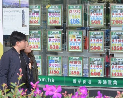 陳茂波呼籲市民買樓要注意風險,特別加息時。資料圖片