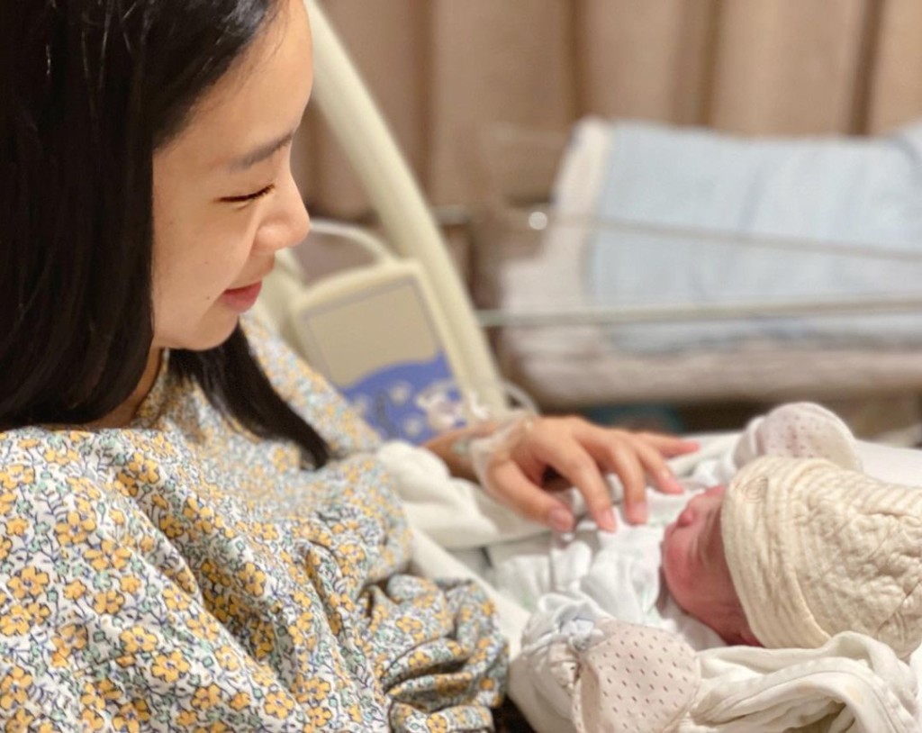 吴雨霏怀第三胎时没有对外公布再怀孕消息，2022年中突然宣布再产一女。