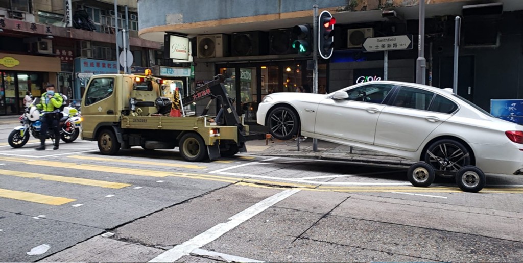 警方發出2335張告票,並拖走13輛車。警方提供