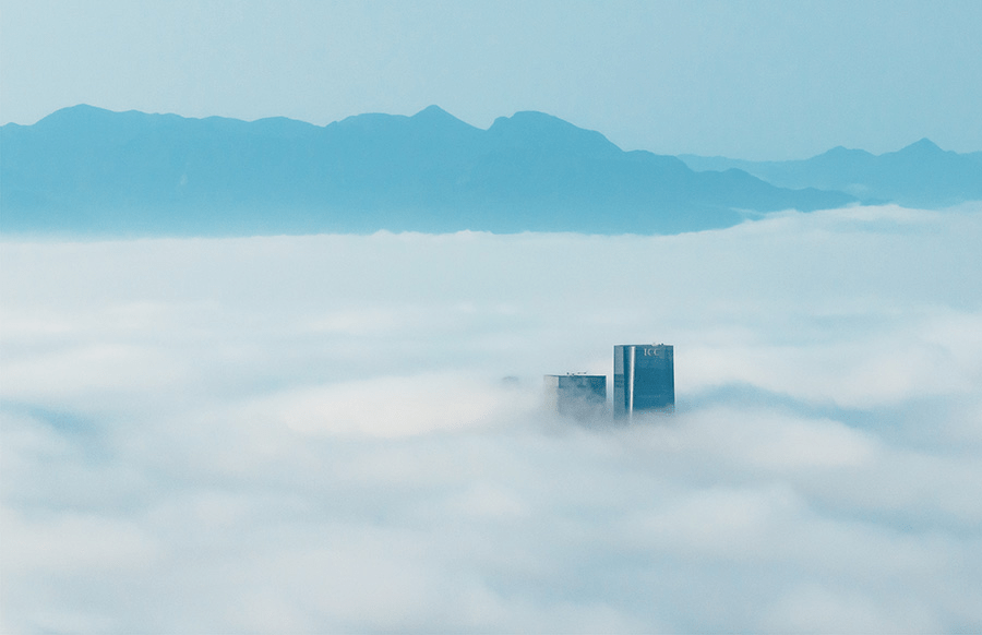 大霧中的福州宛若仙境。人民網