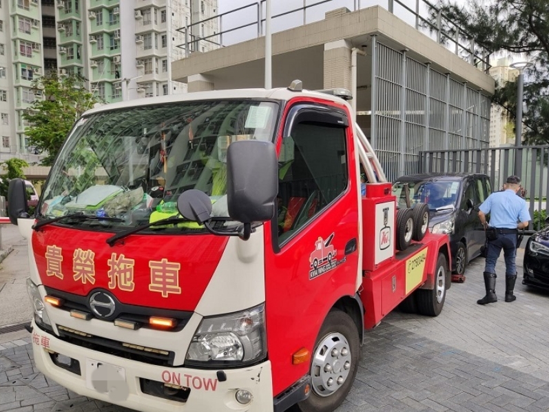 行動中拖走7部違例停泊的車輛。警方提供