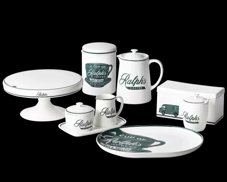 品牌咖啡店亦設有不同產品，以及T恤等供粉絲選購。