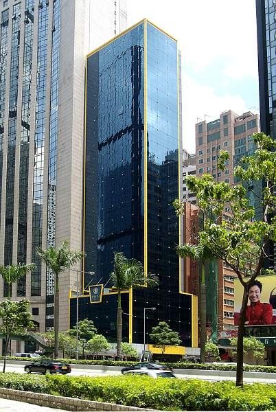 灣仔筆克大廈中低層全層，以2400萬易手。