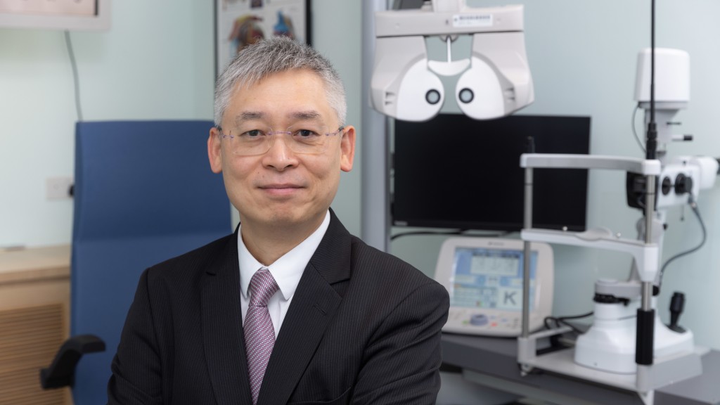 理大眼科視光學院科研眼科視光學訪問講座教授、視覺科學研究中心成員及理大初創視覺科技創辦人杜嗣河教授,領導研究團隊進行近視研究超過20年。