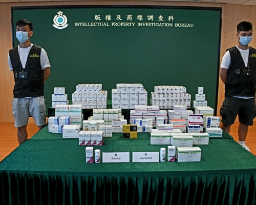 行動中海關中共檢獲市值約400萬元冒牌藥物。楊偉亨攝