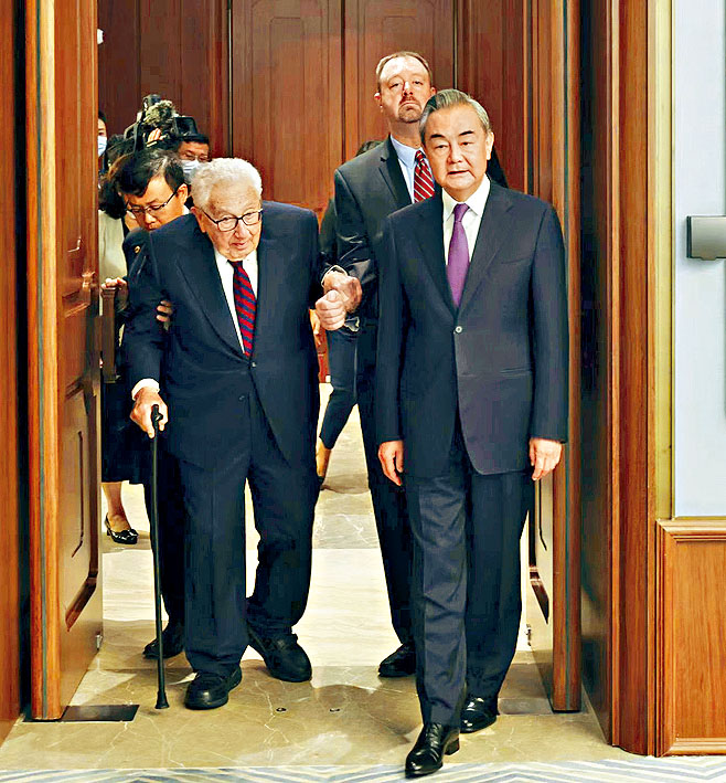 基辛格（左）在北京与王毅会面。