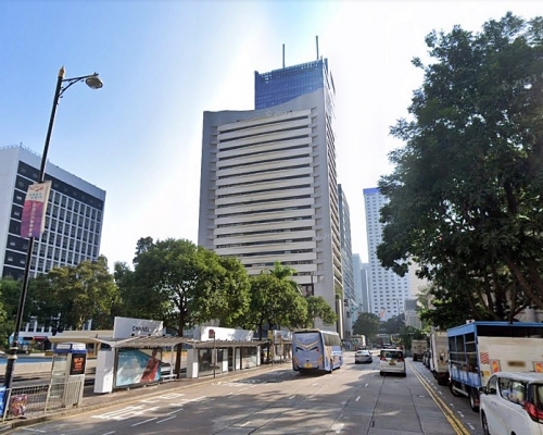 議員謝偉俊質疑香港會會所不合時宜及不符合公眾利益。