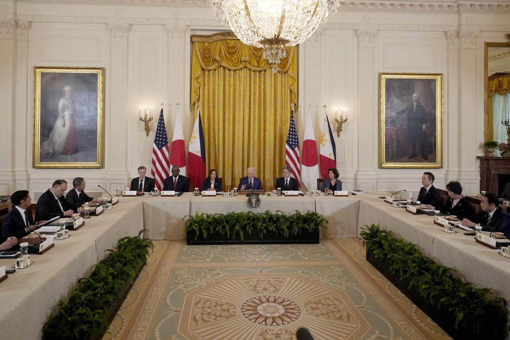 美日菲峰会在白宫举行。美联社