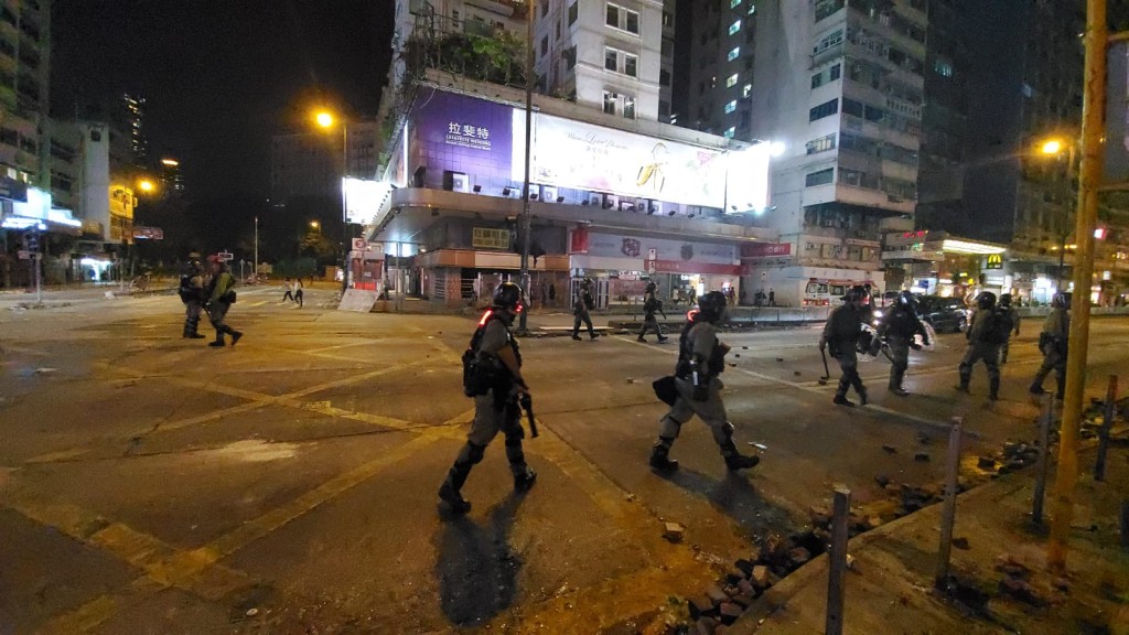 警方清理路障