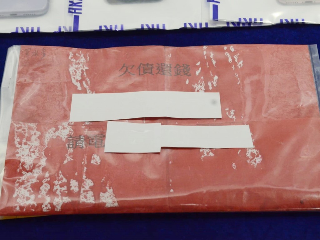 警方在行動中檢獲涉及無牌放債及刑事恐嚇等活動的物品。