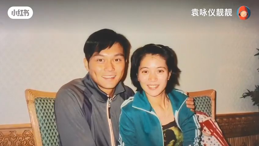 袁詠儀公開絕密舊照記錄與張智霖年輕時的甜蜜時光。 袁詠儀公開絕密舊照記錄與張智霖年輕時的甜蜜時光。