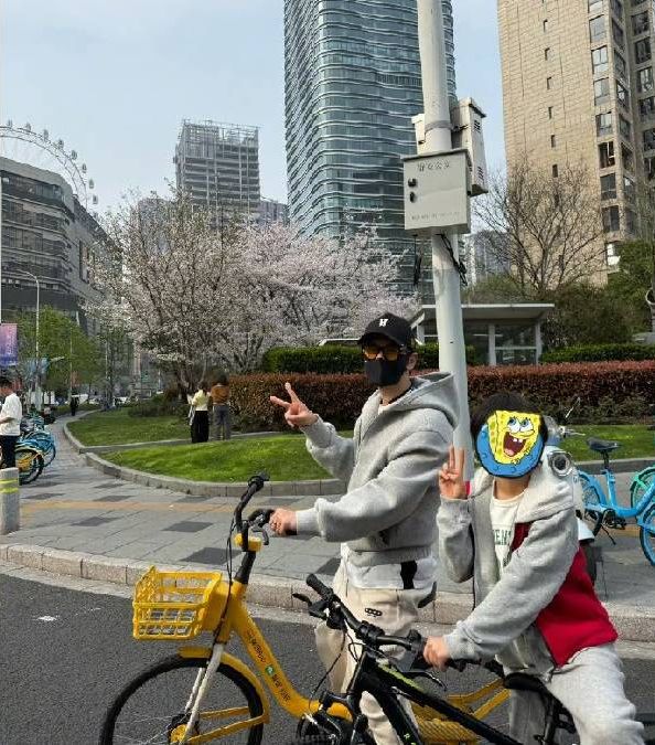 有指小海綿目前就讀於上海一所頂尖國際學校。