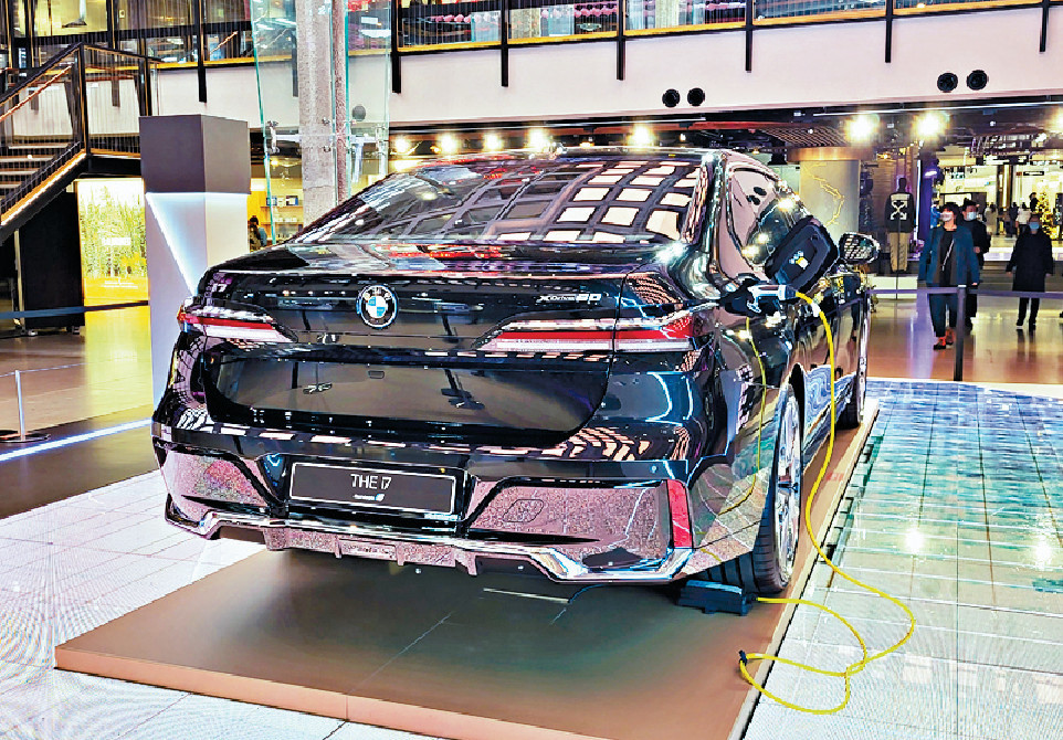 ■i7 xDrive60是本地首輛純電動旗艦房車，「一換一」售價$2,029,900起。