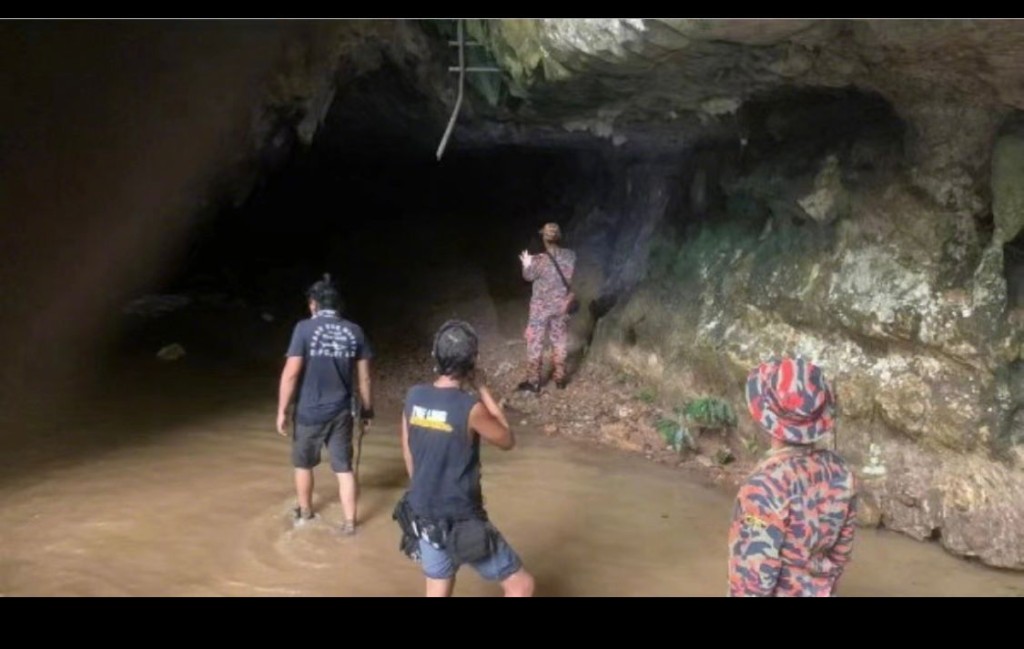 《爆裂點》在馬來西亞著名景點椰殼洞拍攝時，遇上暴雨。