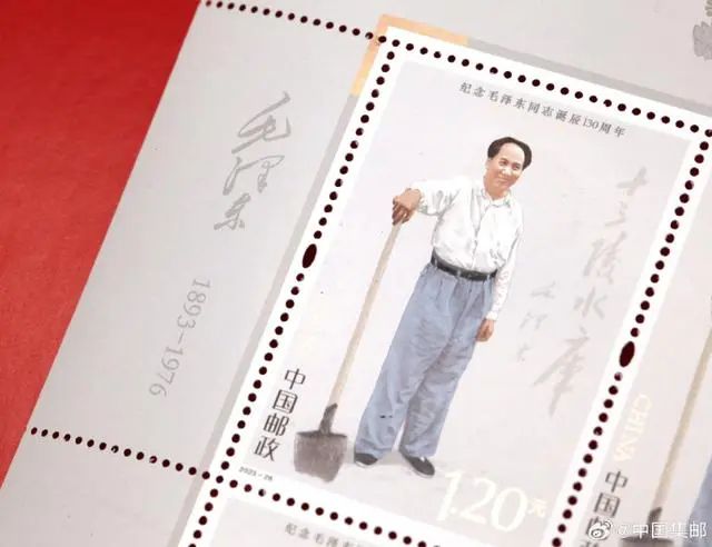 1套4枚的毛泽东诞辰130周年纪念邮票，图为建设十三陵水库。