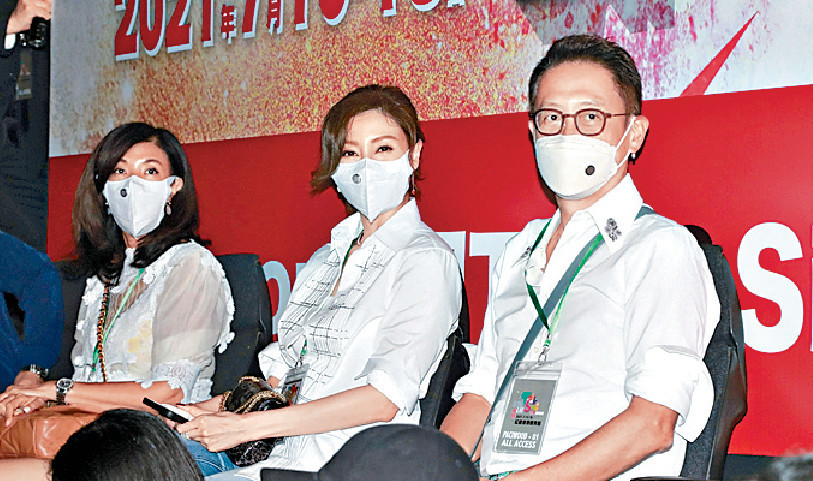 ■李嘉欣與許晉亨到場觀看黎明紅館騷。