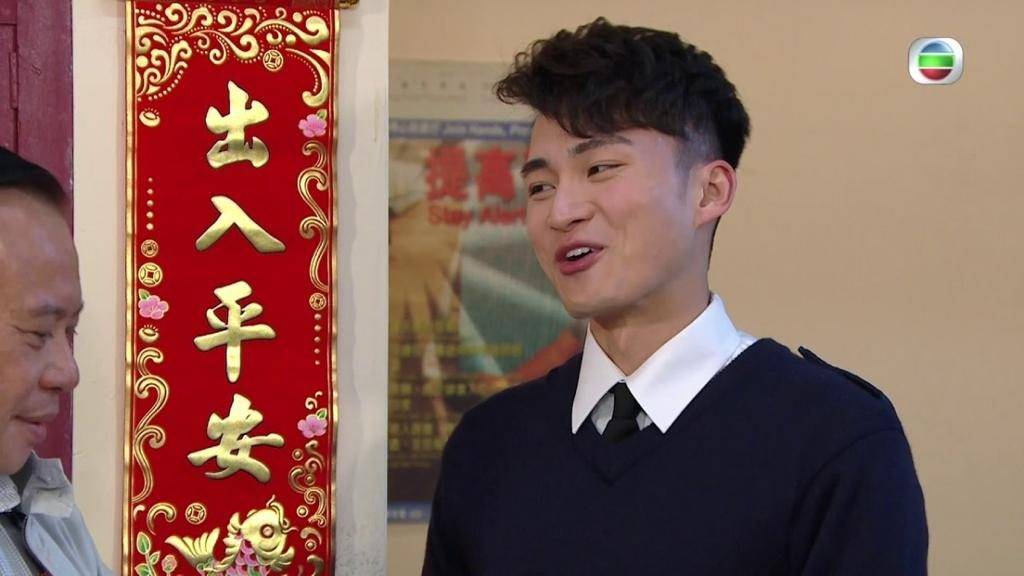 近年保安员行业大热,吸引越来越多年轻人选择入行。 (TVB剧照) 近年保安员行业大热,吸引越来越多年轻人选择入行。 (TVB剧照)