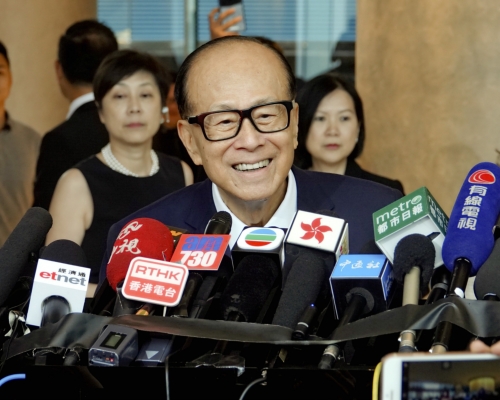 李嘉誠基金會早前宣布捐款10億元「應急錢」支援企業。資料圖片