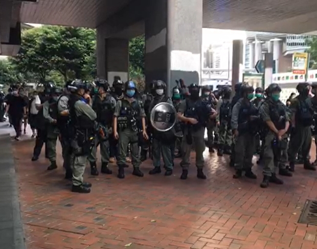 防暴警戒備。高登直播截圖
