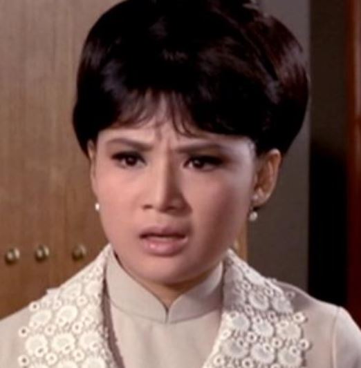 張蓉蓉是60年代邵氏女星，曾演出《相思河畔 》 (1969)。