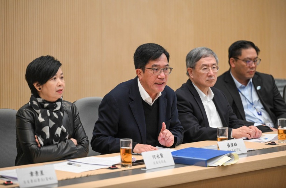 黃偉綸早前粗略計算若落實收購，需要近60億元。資料圖片