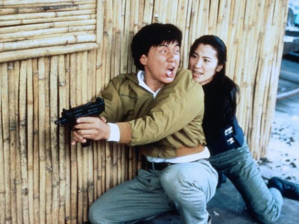杨紫琼1992年拍成龙的《警察故事III》复出再做打女。