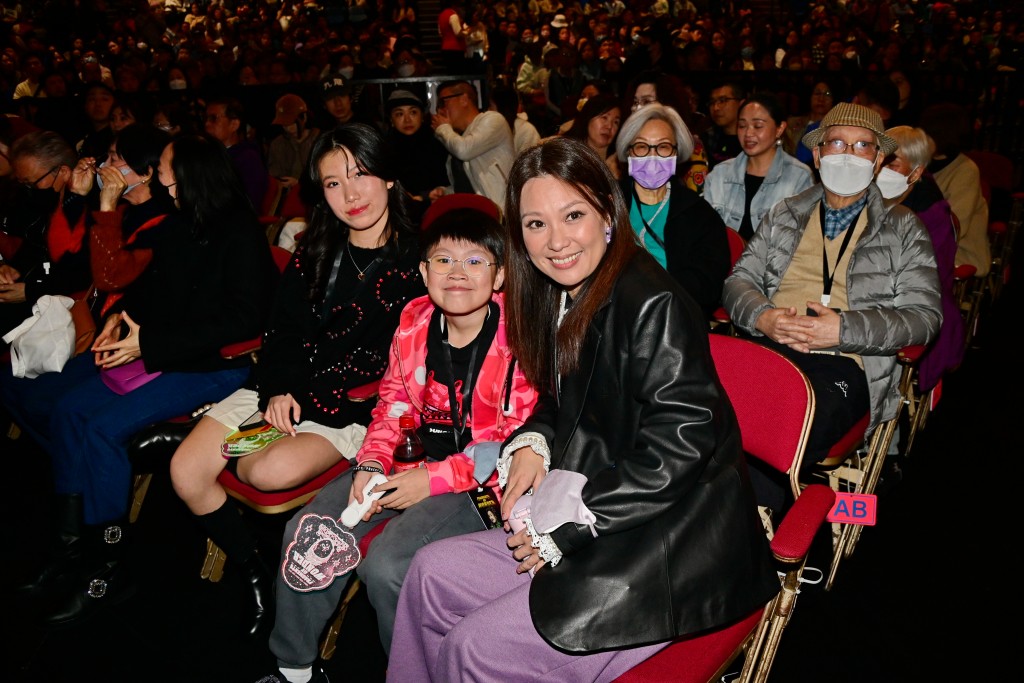 《Fragments of Wonder 郑中基世界巡回演唱会2024》首场老婆及一对子女都在台下支持。
