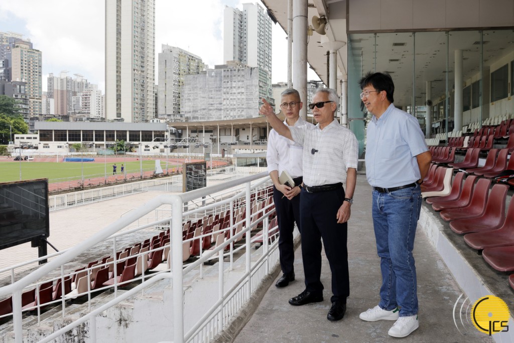 岑浩輝視察原逸園狗場及蓮峰體育中心地段。澳門新聞局圖片 岑浩輝視察原逸園狗場及蓮峰體育中心地段。澳門新聞局圖片