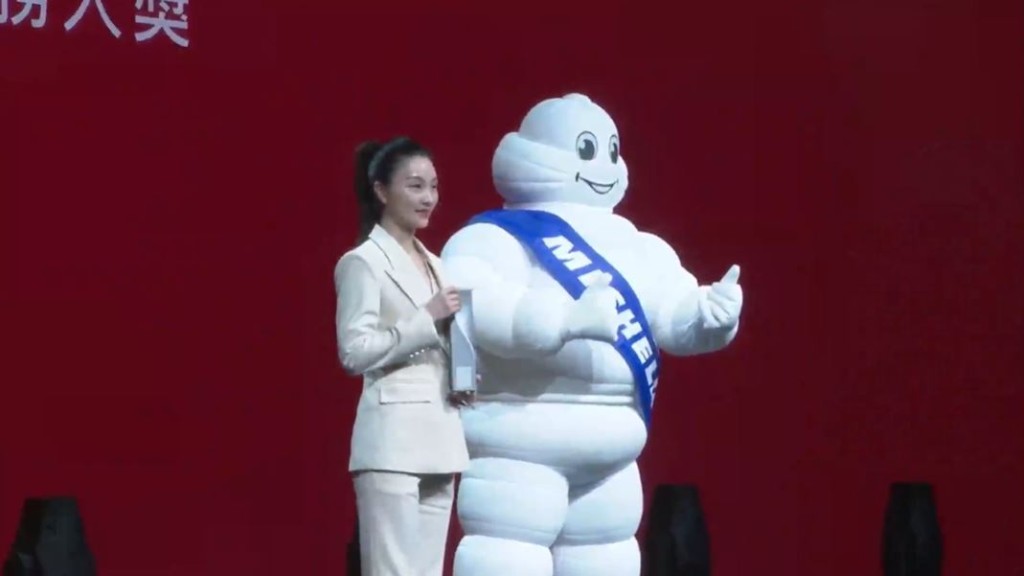 澳门米芝莲二星餐厅「淮扬晓宴」的叶惠娟女士荣获。