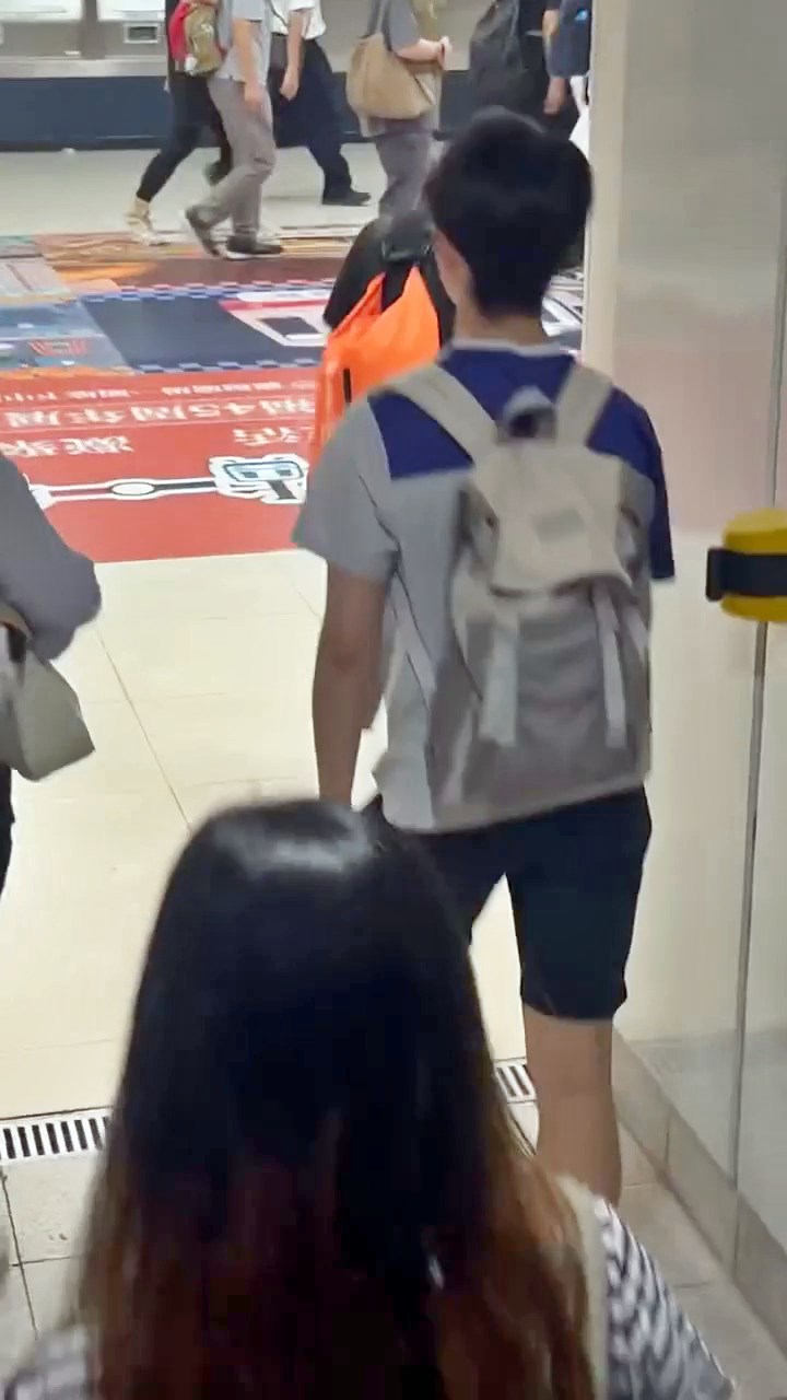 細看短片後,有網民指出片中的大魚 「好新鮮喎,仲識郁」,建議回家後 「應該清蒸醬油水吃」、「睇到新鮮 就覺得會好好食」。Threads截圖 細看短片後,有網民指出片中的大魚 「好新鮮喎,仲識郁」,建議回家後 「應該清蒸醬油水吃」、「睇到新鮮 就覺得會好好食」。Threads截圖