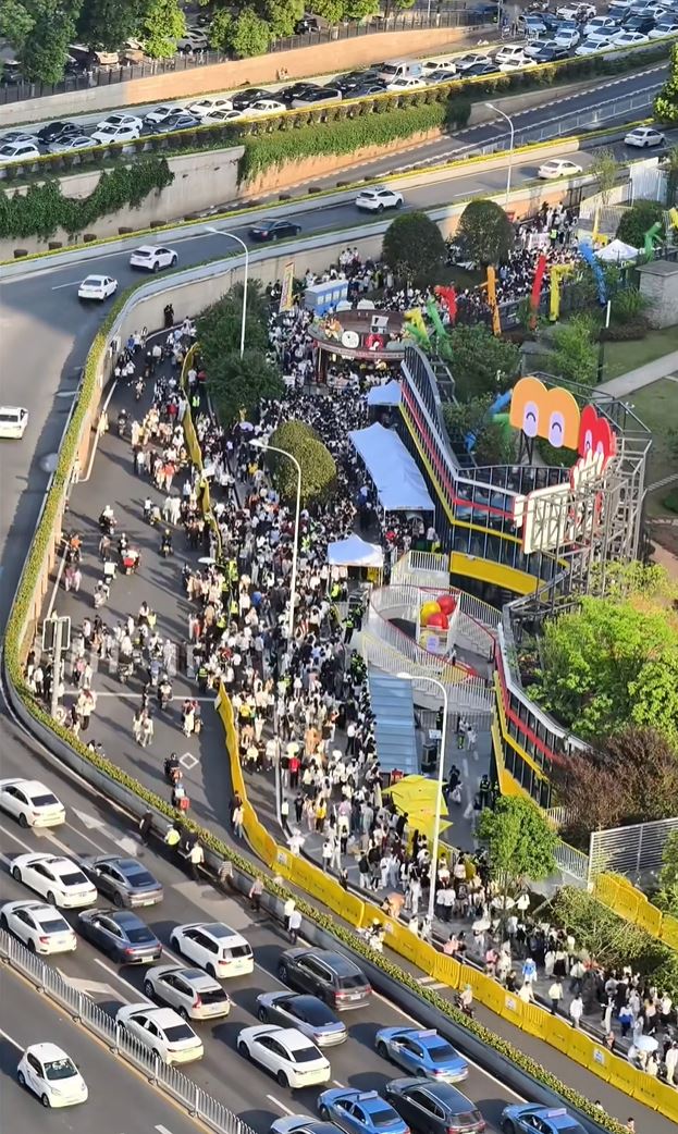 全球最大零食店在湖南長沙開幕3天，因反應太熱烈要暫時休業調整。小紅書＠dengko