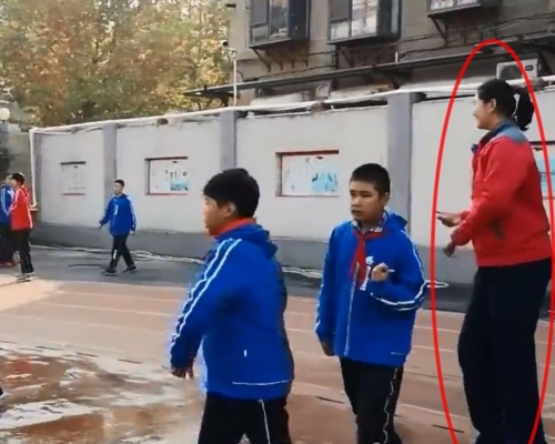 11歲的張子宇，現時的身高已有2.1米。網圖