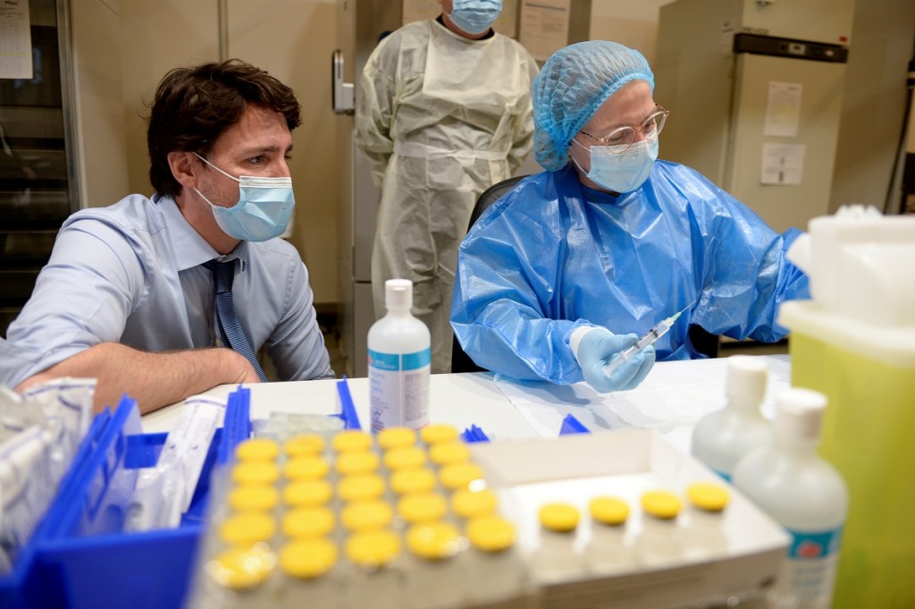 加拿大政府容許已經接種加拿大認可疫苗的外國旅客入境免檢疫。路透社資料圖片