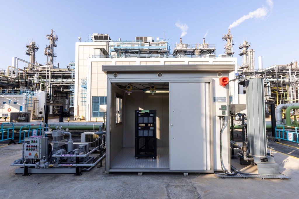 煤氣公司在大埔煤氣廠設置氫氣提取裝置，將煤氣內的氫氣抽出，再利用「氫燃料電池」產生電力。