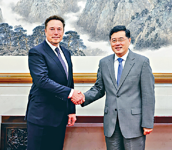 馬斯克（左）訪華，與秦剛（右）在北京會面。