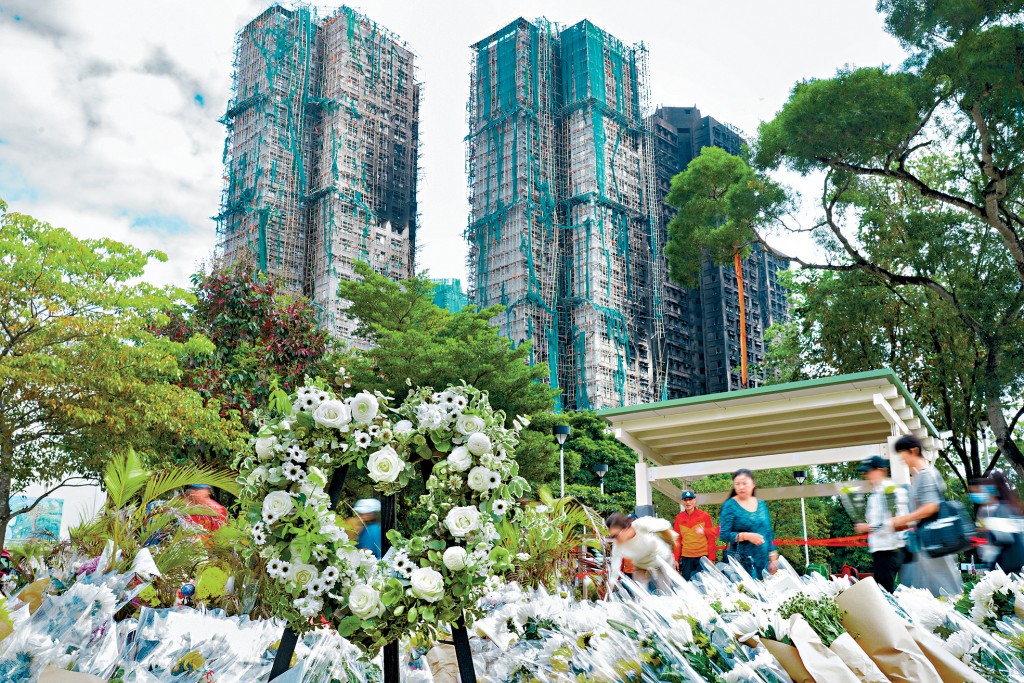 社會關注宏福苑災民的長遠安置方案。