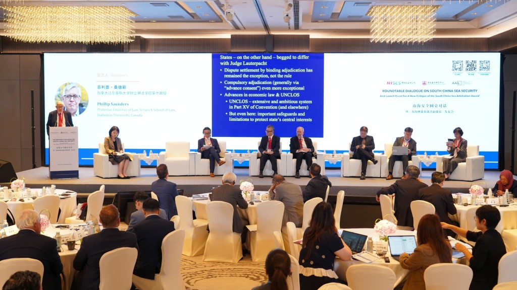 Phillip Saunders表示，仲裁庭的裁决未能充分尊重国家选择争端解决方式之自主权，呼吁各方回归协商与谈判机制。