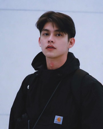 Bright因演出《假偶天成》人氣急升。IG